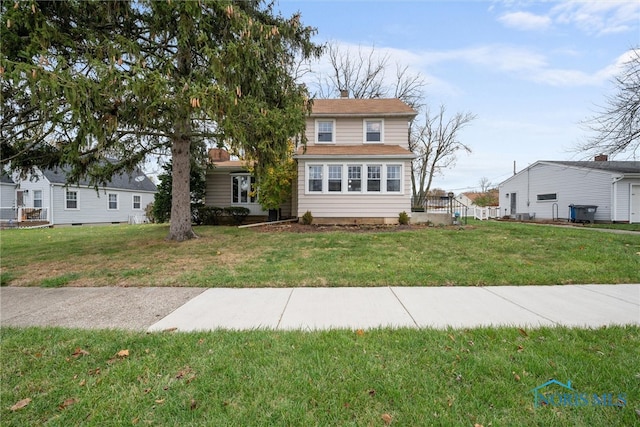 view of front of property featuring a front yard