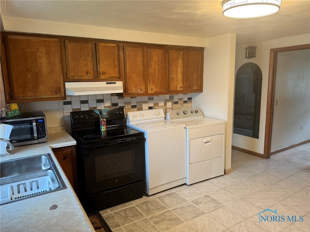 laundry room with independent washer and dryer and sink