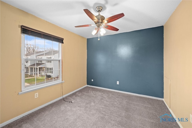 unfurnished room with carpet flooring and ceiling fan