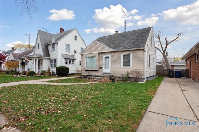 view of front of house featuring a front yard