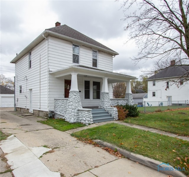 view of front facade featuring a porch and a front lawn