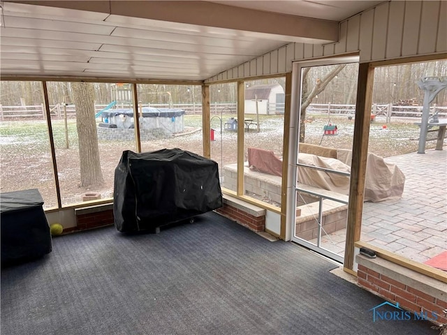 sunroom with lofted ceiling