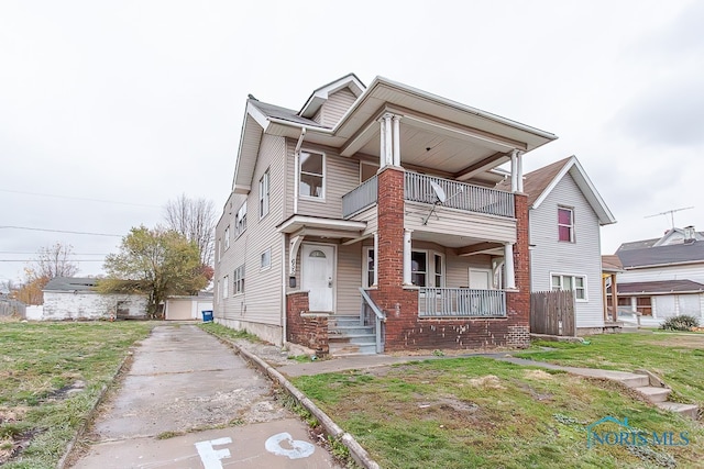 townhome / multi-family property featuring a balcony