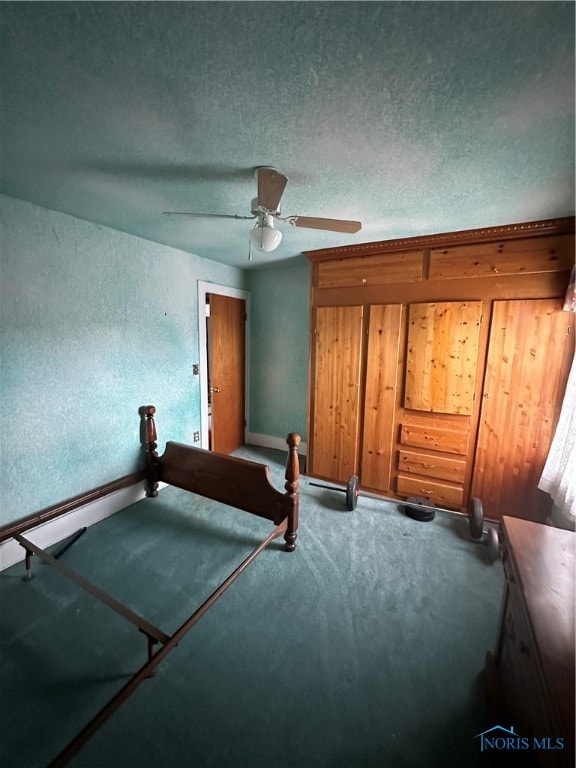 unfurnished bedroom featuring ceiling fan, carpet, and a textured ceiling