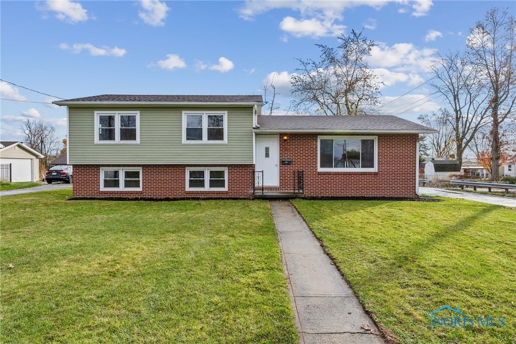 tri-level home featuring a front yard