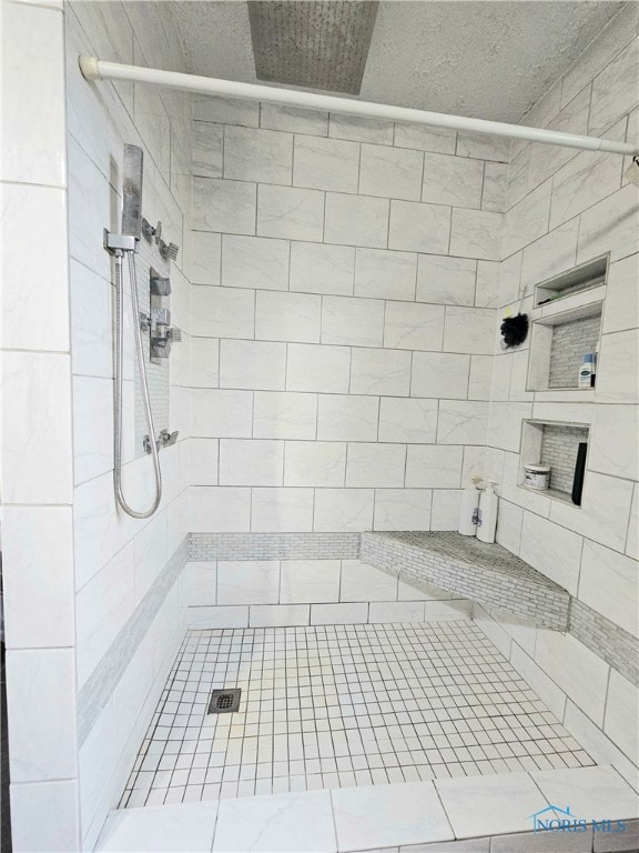 bathroom featuring a tile shower