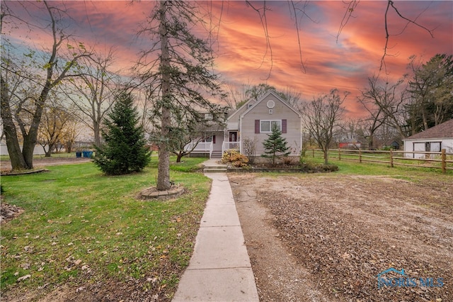 view of front of house featuring a lawn