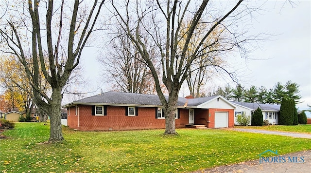 ranch-style home featuring a front lawn and a garage