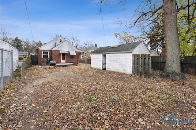 back of house featuring an outbuilding