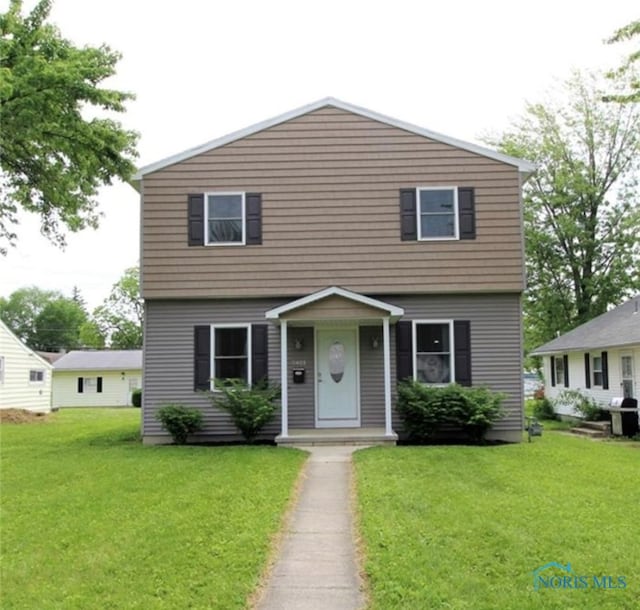 view of front of house featuring a front yard