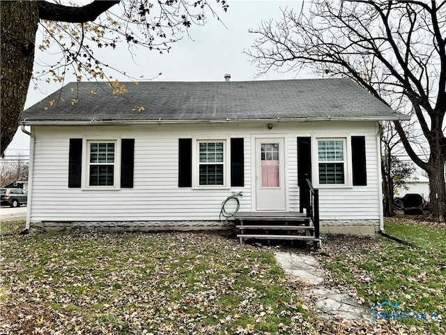 view of front of property with a front lawn