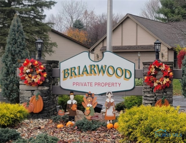 Listing photo 3 for 205 Briarwood Dr, Fremont OH 43420