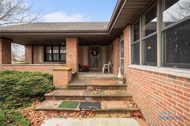 property entrance featuring a porch