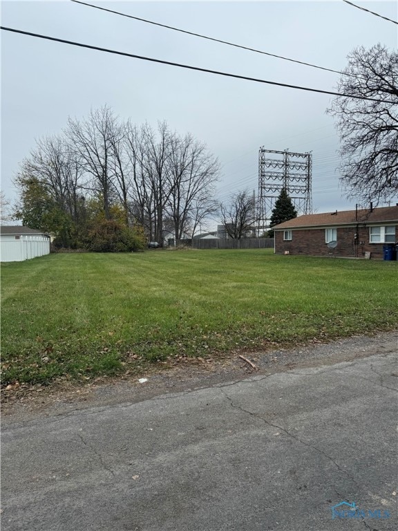 Listing photo 3 for 1575 Mott Ave, Toledo OH 43605