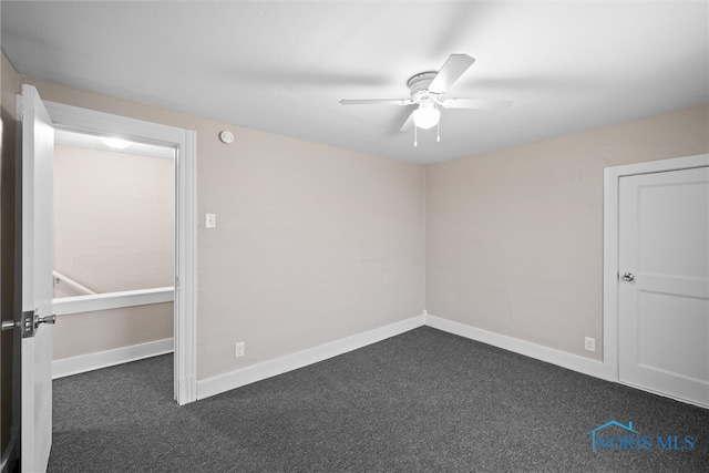 carpeted empty room featuring ceiling fan