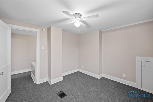 carpeted spare room featuring ceiling fan