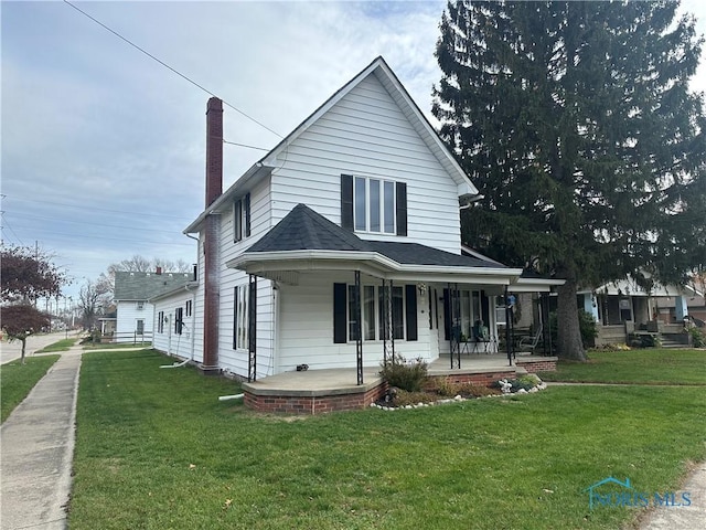 view of front of house with a front lawn and covered porch