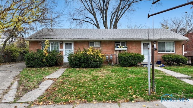 view of front of home with a front lawn