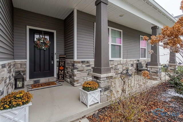 property entrance featuring a porch