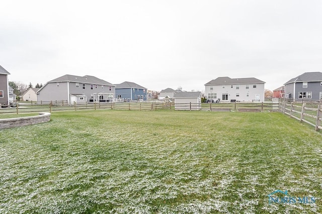 view of yard featuring a rural view