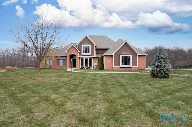 view of front of house featuring a front yard