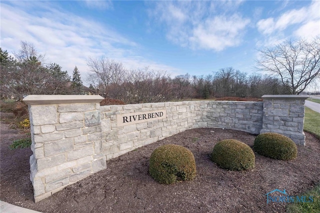 view of community / neighborhood sign