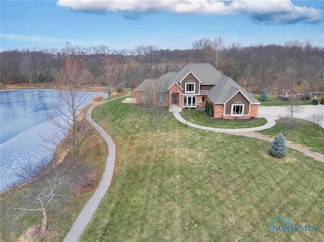 view of front of home featuring a front lawn