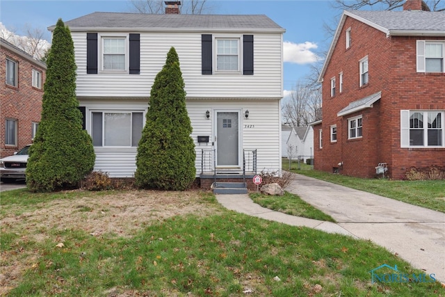 view of front of home with a front lawn