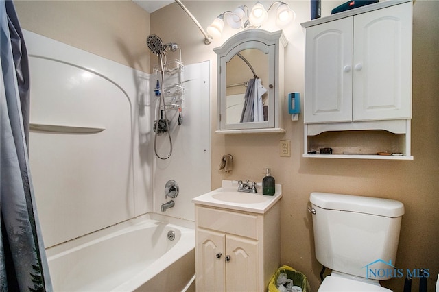 full bathroom featuring shower / tub combo with curtain, vanity, and toilet