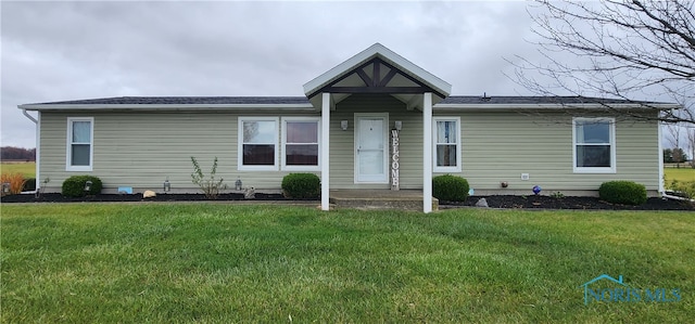 view of front of home with a front lawn