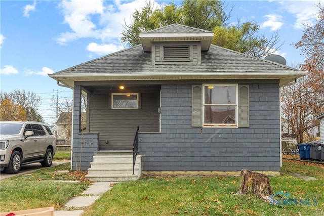 bungalow-style house featuring a front lawn