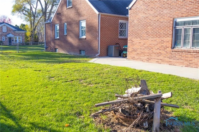 view of yard with central AC unit