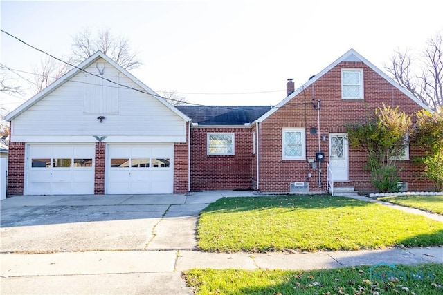 view of front of property featuring a front yard and a garage