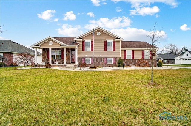 split level home featuring a front yard