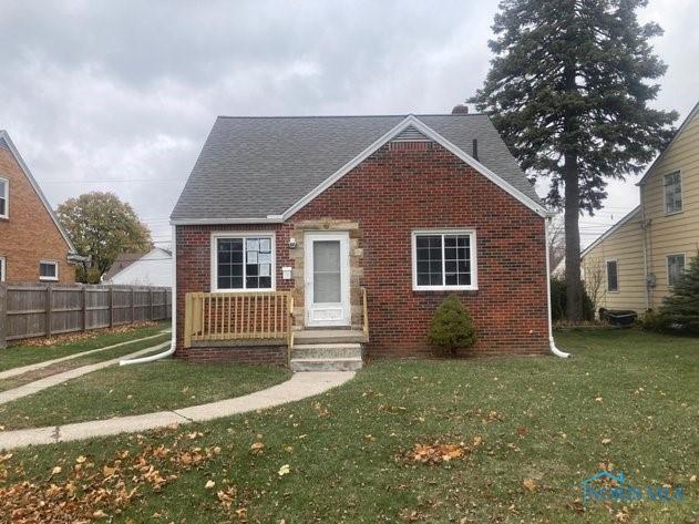 bungalow with a front yard