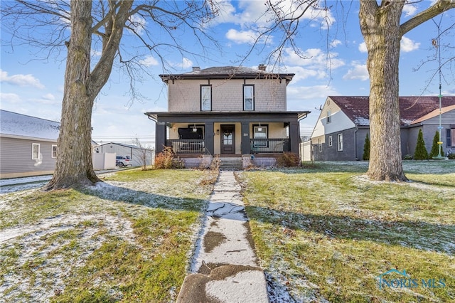 view of front facade featuring a front yard and a porch