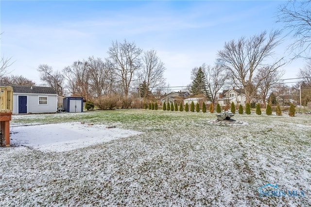 view of yard with a shed