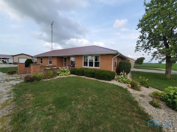 ranch-style house with a front yard