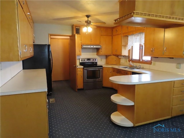 kitchen with stainless steel electric range, black fridge, sink, ceiling fan, and kitchen peninsula