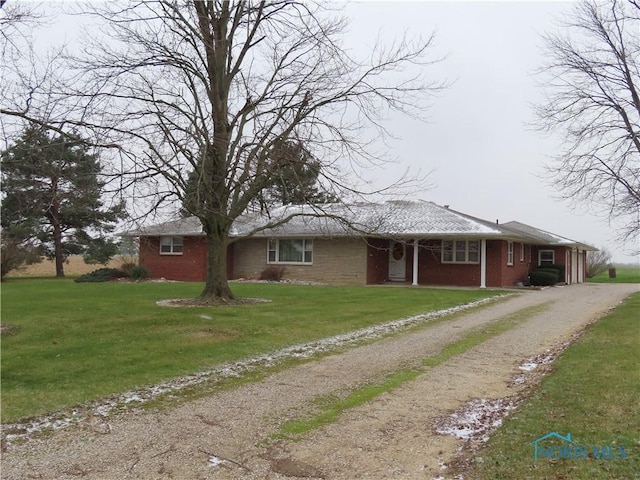 ranch-style house featuring a front lawn