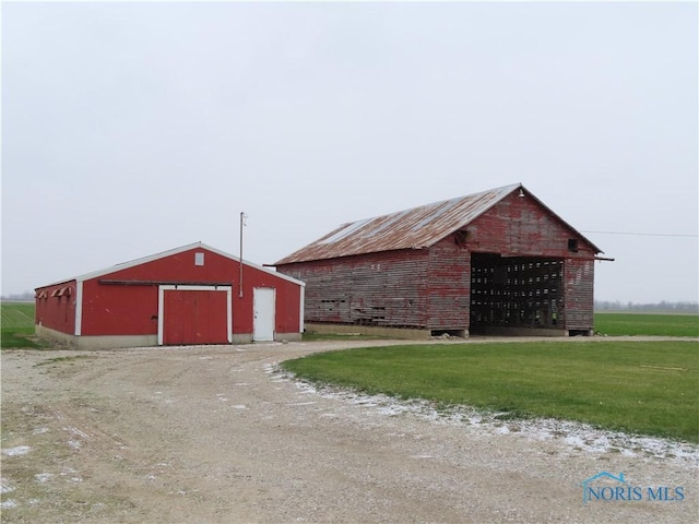 view of outdoor structure with a lawn