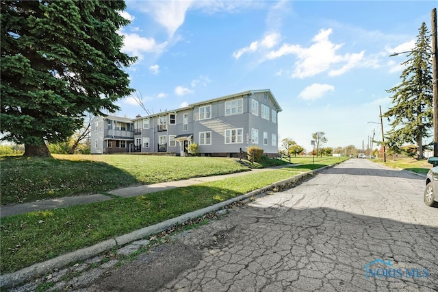 1919 Brookwood Ave, Toledo, OH 43604 - view of front of home with a front lawn