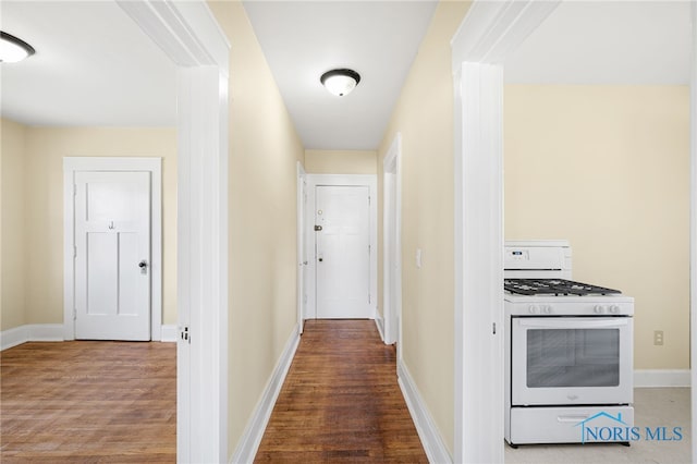 1919 Brookwood Ave, Toledo, OH 43604 - hall featuring hardwood / wood-style floors