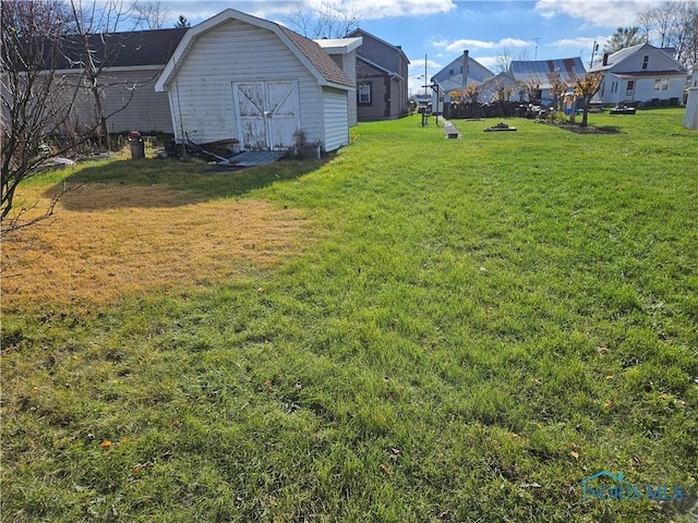 view of yard featuring a storage unit