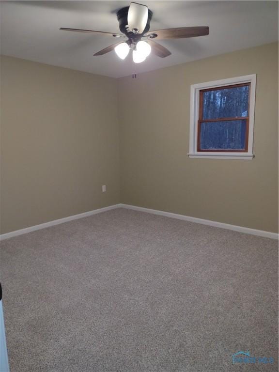 carpeted empty room featuring ceiling fan