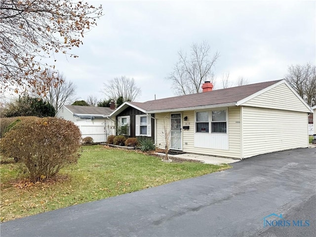 ranch-style house with a front lawn