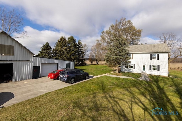 view of yard with an outbuilding and a garage