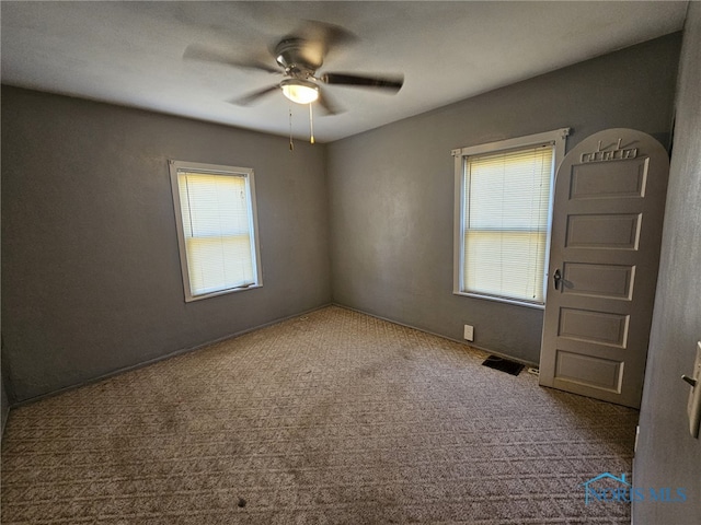 unfurnished room with carpet floors and ceiling fan