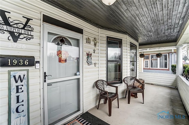 property entrance with covered porch