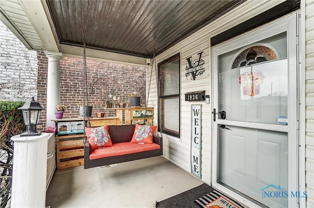 entrance to property featuring covered porch